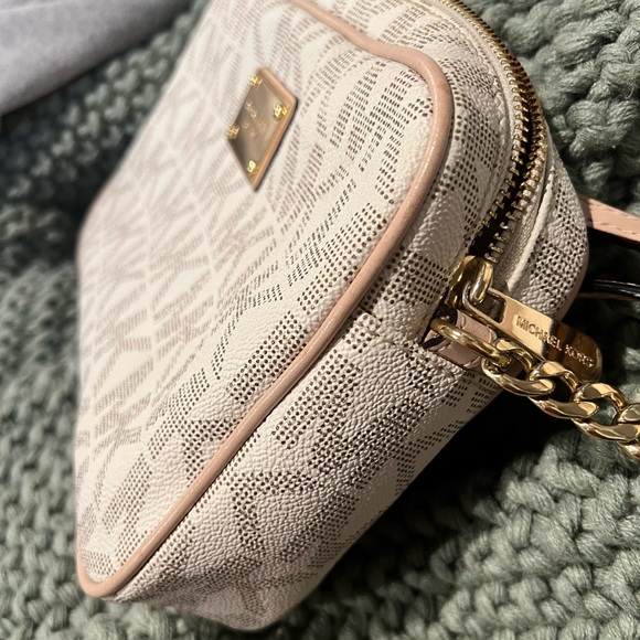 Michael Kors cross body - Picture 7 of 10